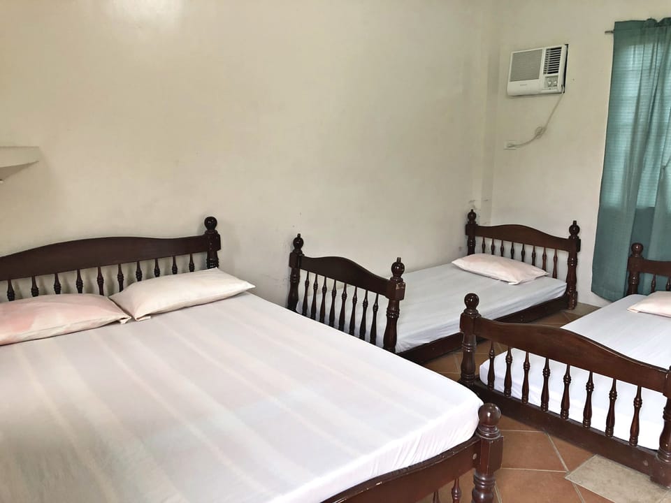 House with Private Big Pool | Rollaway beds, bed sheets