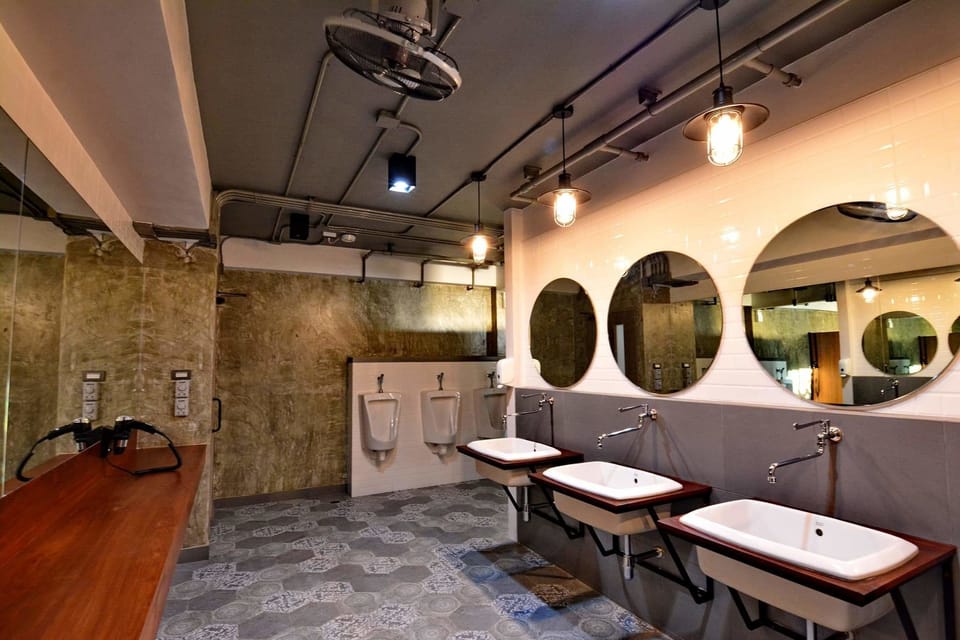 A Bed in 4-Bed Mixed Dormitory with Shared Bathroom | Bathroom | Shower, free toiletries, hair dryer, towels