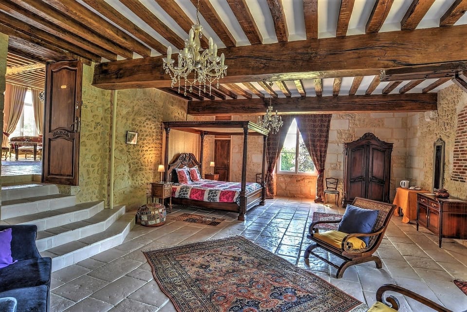 Deluxe Suite, 1 Queen Bed | 1 bedroom, individually decorated, individually furnished, desk