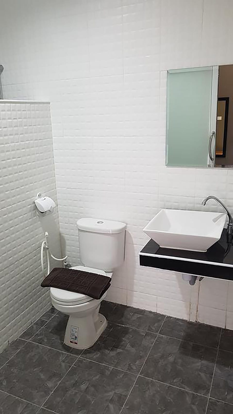 Standard Double Room | Bathroom | Shower, towels