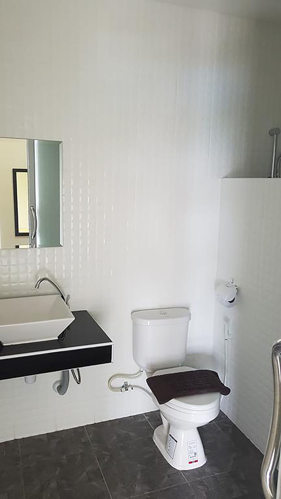 Standard Twin Room | Bathroom | Shower, towels