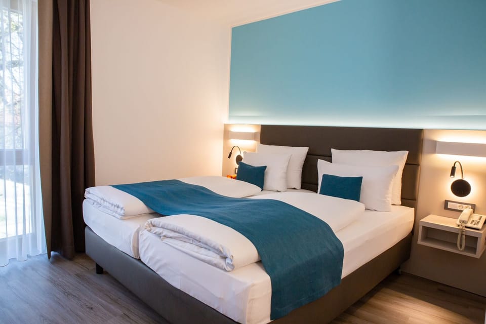 Deluxe Room | Hypo-allergenic bedding available, desk, laptop workspace