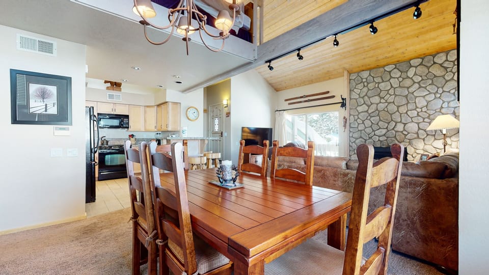 Condo, 2 Bedrooms | Dining
