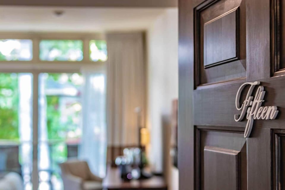 Suite 15 ADA | Premium bedding, Tempur-Pedic beds, minibar, in-room safe
