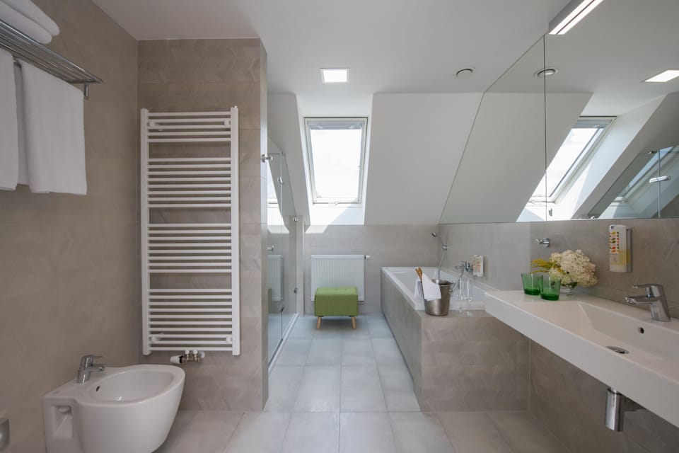 Romantic Suite, Terrace | Bathroom | Shower, designer toiletries, hair dryer, towels
