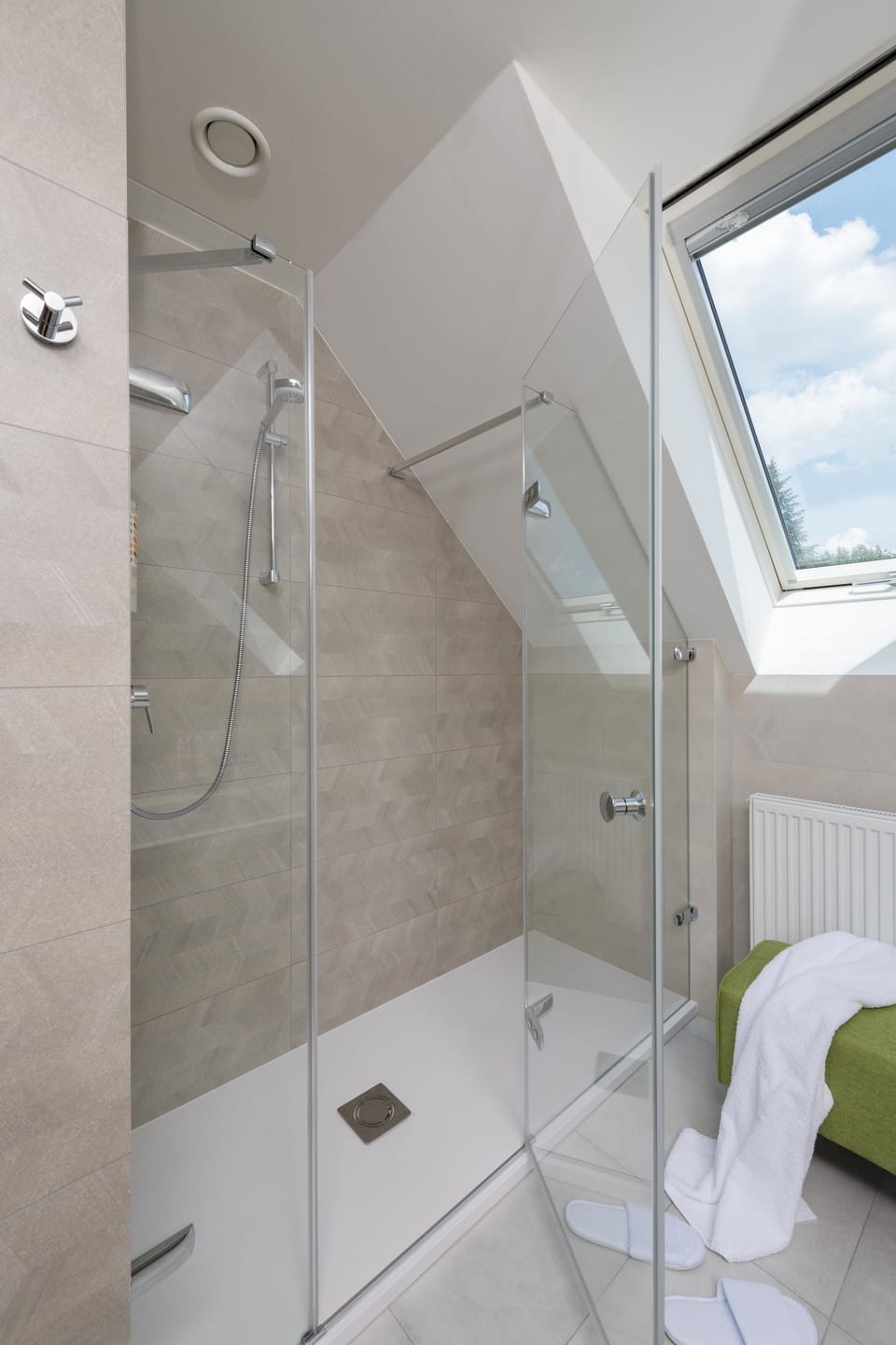 Romantic Suite, Terrace | Bathroom | Shower, designer toiletries, hair dryer, towels