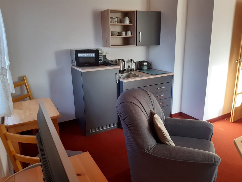 Apartment | Living area | 150-cm flat-screen TV with digital channels