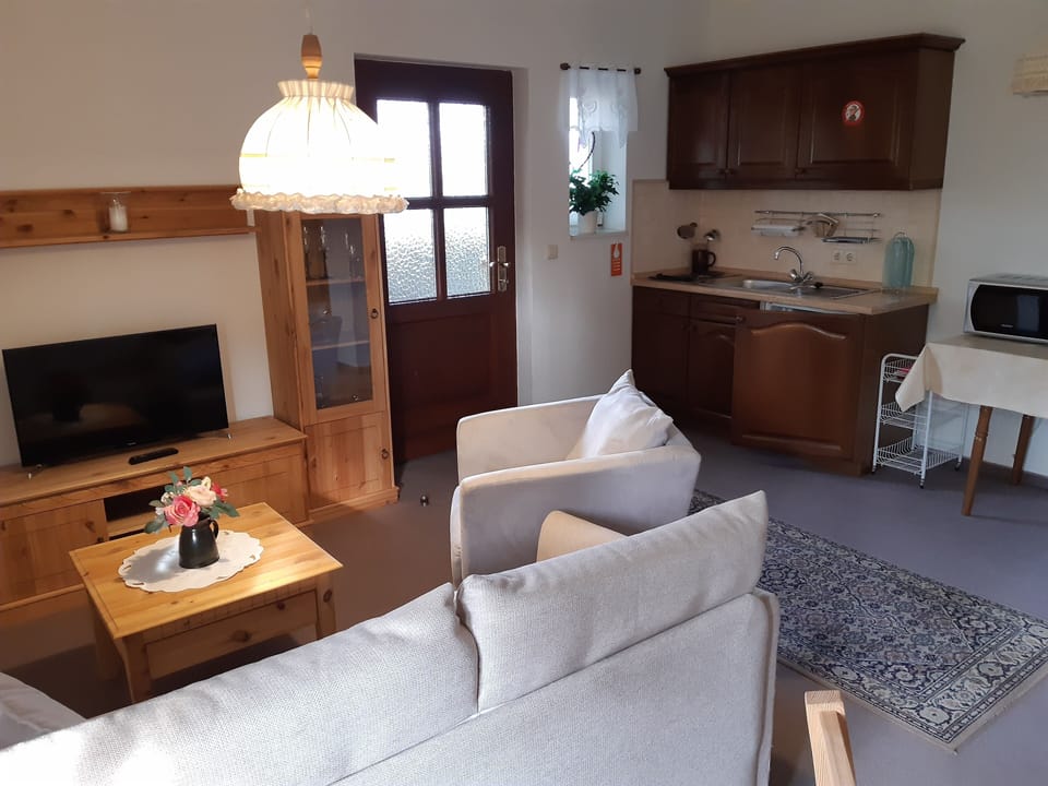 Apartment, Terrace | Living area | 150-cm flat-screen TV with digital channels