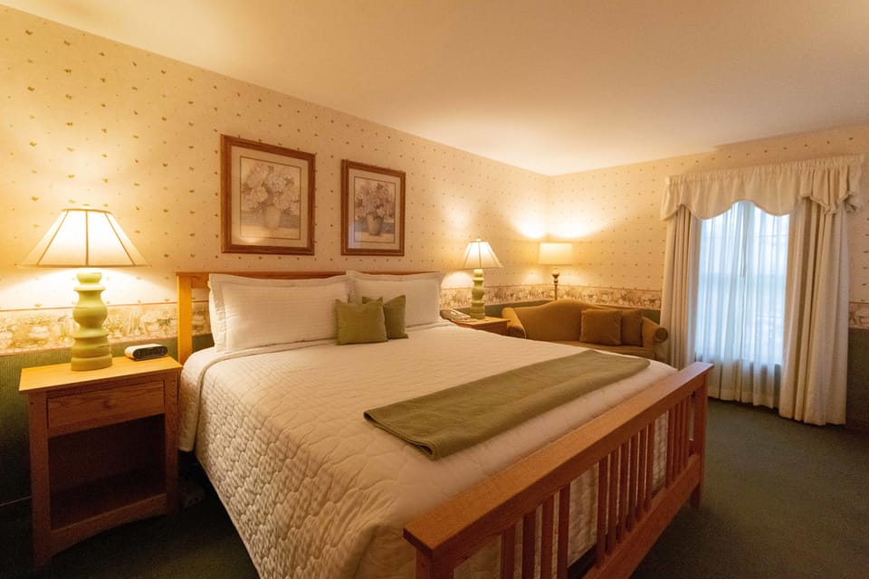 Gallery Room, 1 King Bed | Individually decorated, individually furnished, desk, blackout drapes