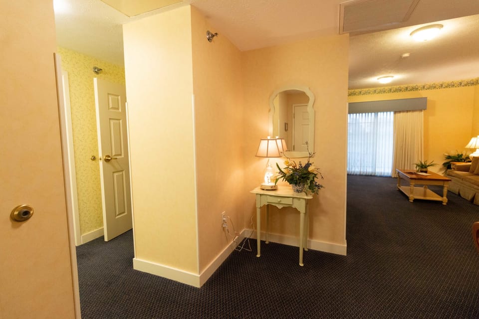 Deluxe Suite, 1 Bedroom | Individually decorated, individually furnished, desk, blackout drapes