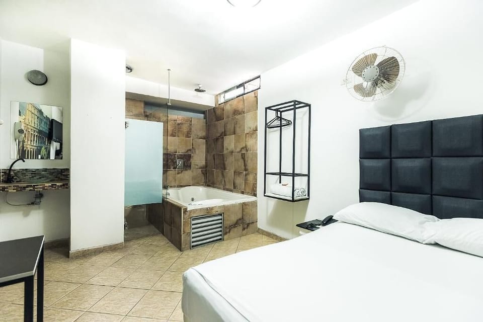 Comfort Room | Iron/ironing board, free WiFi, bed sheets, wheelchair access