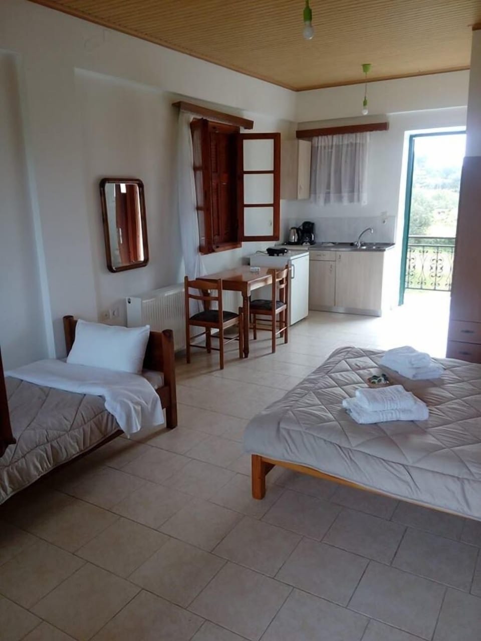 Comfort Triple Room (1) | Desk, iron/ironing board, rollaway beds, free WiFi