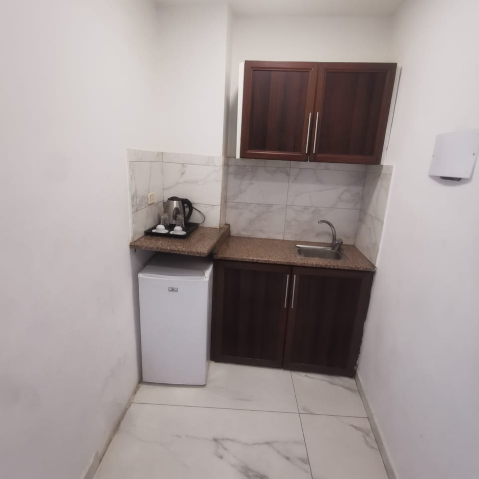 Signature Apartment, 1 Bedroom | Private kitchen | Fridge, oven, cookware/dishes/utensils