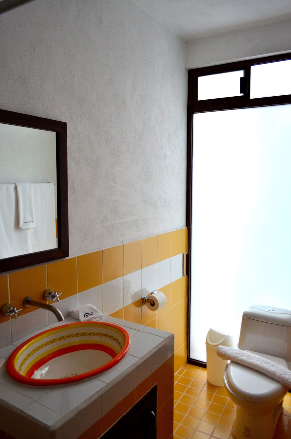 Premium bedding, down comforters, in-room safe, individually decorated