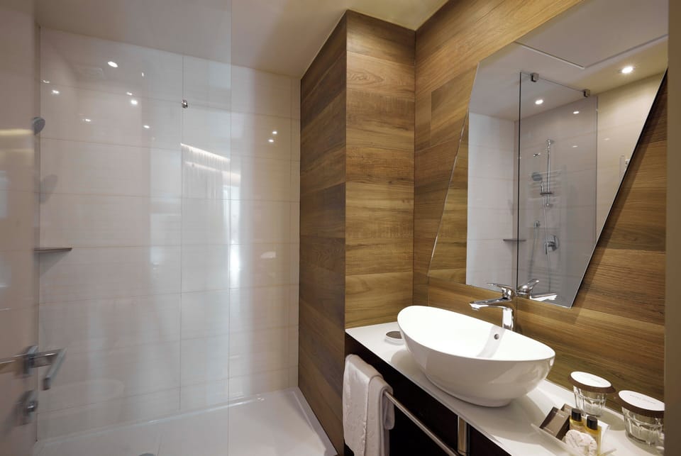 Shower, free toiletries, hair dryer, towels