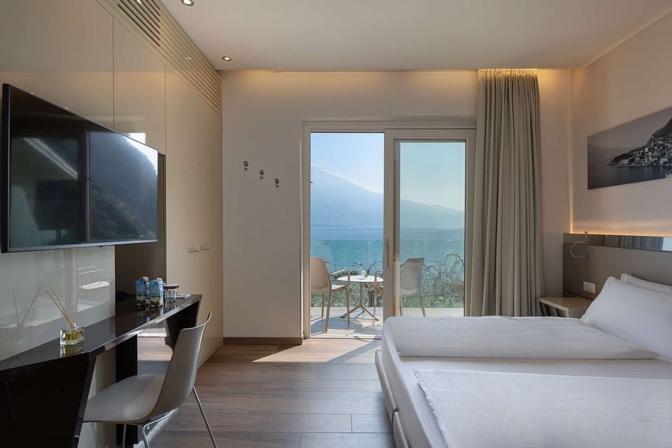 Superior Double or Twin Room, Balcony, Lake View | In-room safe, free WiFi, bed sheets