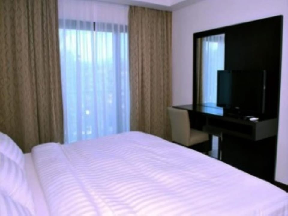 In-room safe, iron/ironing board (on request), WiFi (free), bed sheets