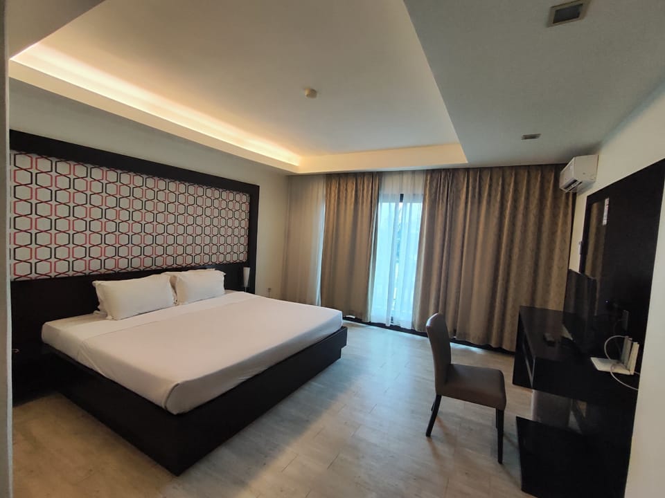 In-room safe, iron/ironing board (on request), WiFi (free), bed sheets