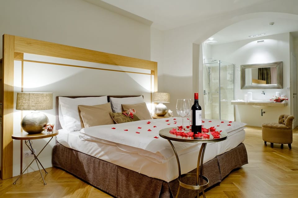Room | Premium bedding, minibar, in-room safe, desk