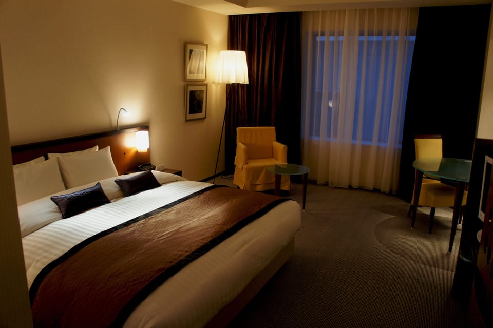 Modern King Room, Non Smoking | Premium bedding, in-room safe, desk, free WiFi
