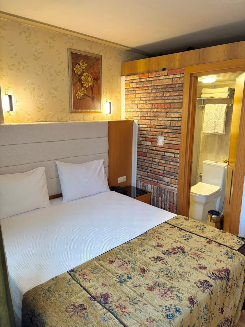 Premium bedding, pillowtop beds, free WiFi, bed sheets