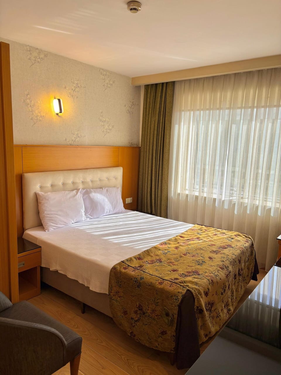 Premium bedding, pillowtop beds, free WiFi, bed sheets