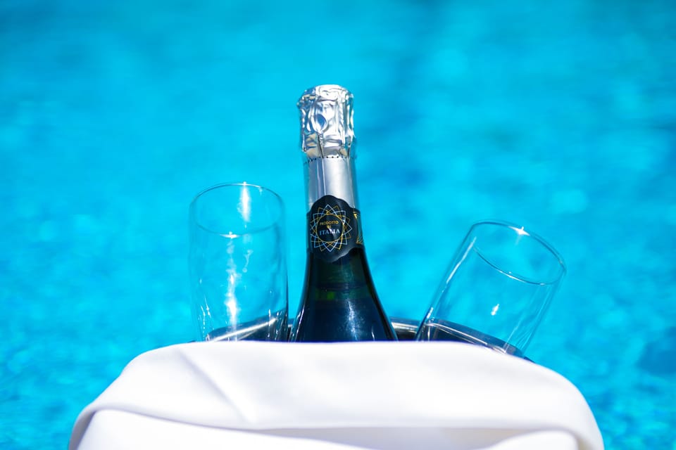 Poolside bar
