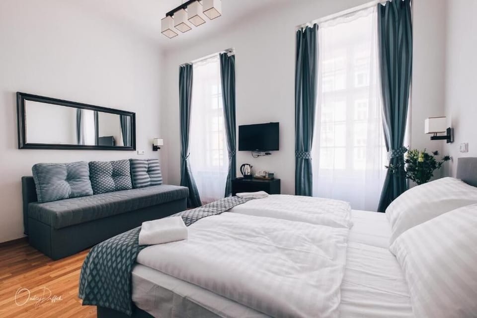 Classic Triple Room | Premium bedding, pillowtop beds, in-room safe, blackout drapes