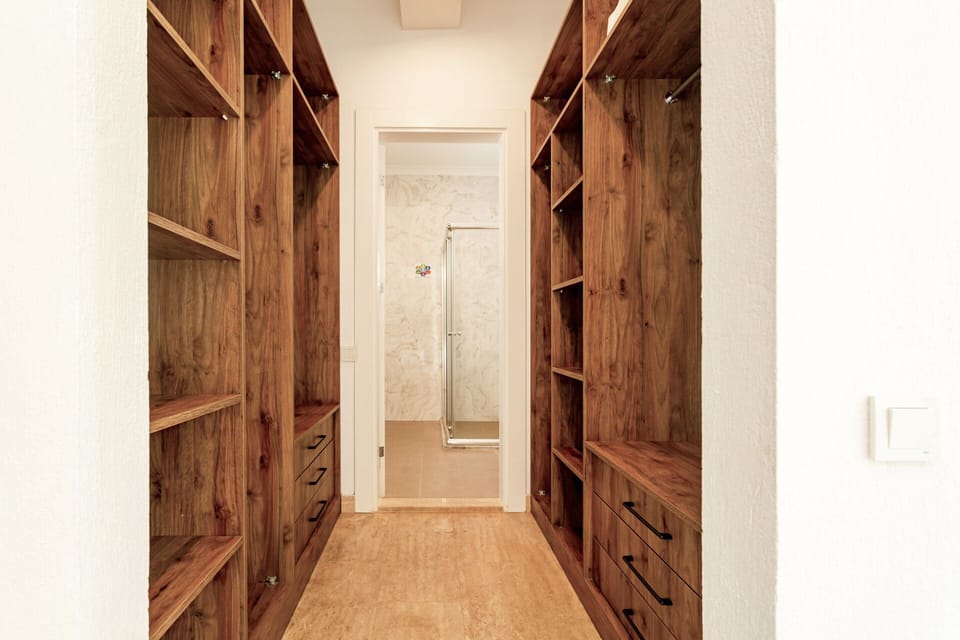 Deluxe Villa | Wardrobe