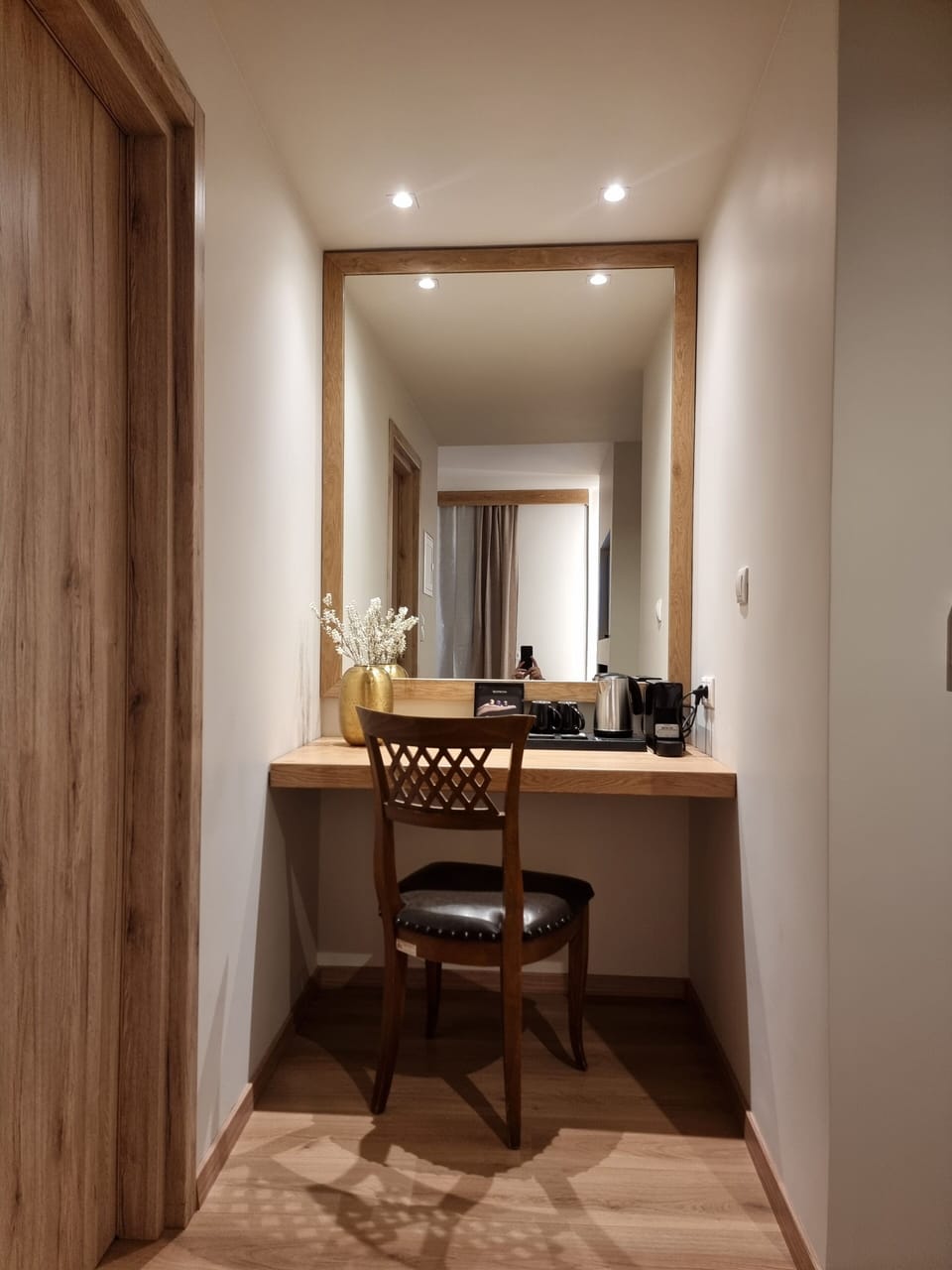 Grand Studio Suite | Desk, soundproofing, free WiFi, bed sheets