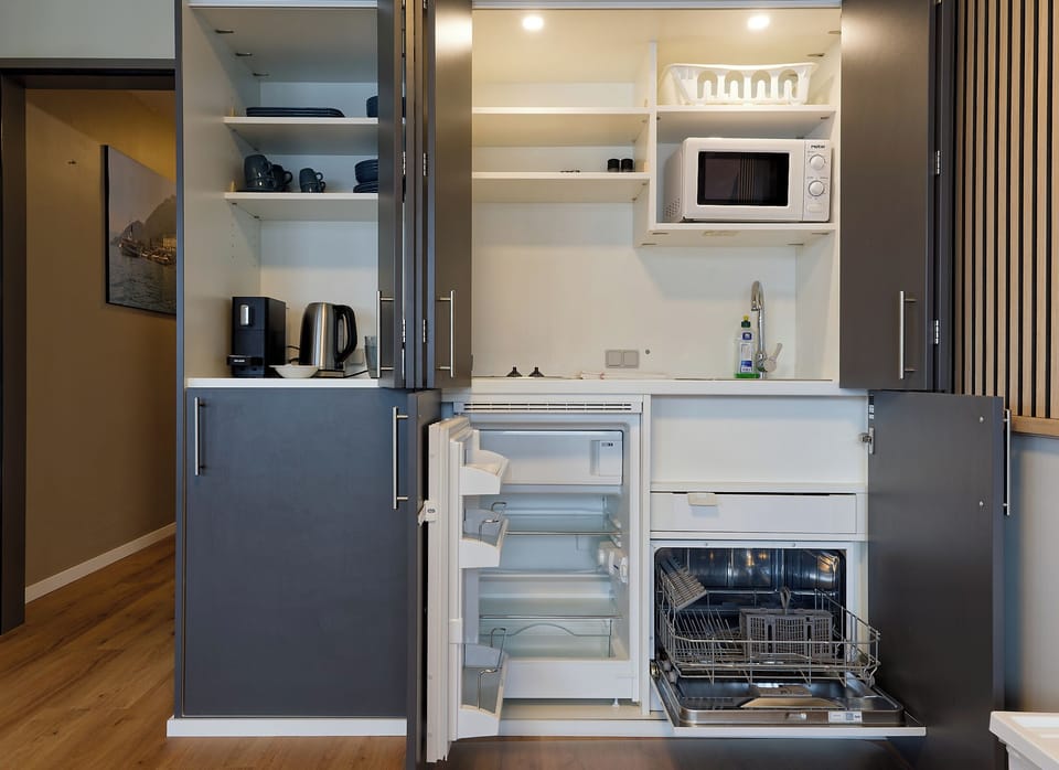 Premium Double Room | In-room safe, desk, soundproofing, WiFi