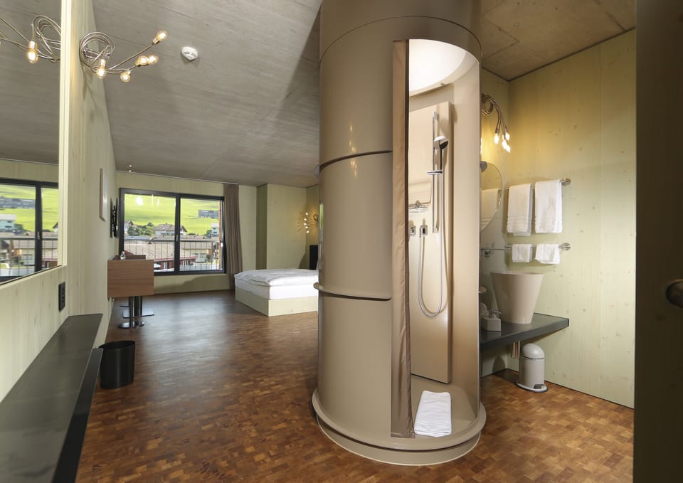 Lodge Doppelzimmer | Bathroom | Hair dryer, towels, soap, toilet paper