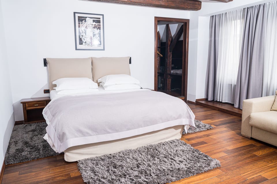 Superior Double Room | Minibar, in-room safe, desk, soundproofing