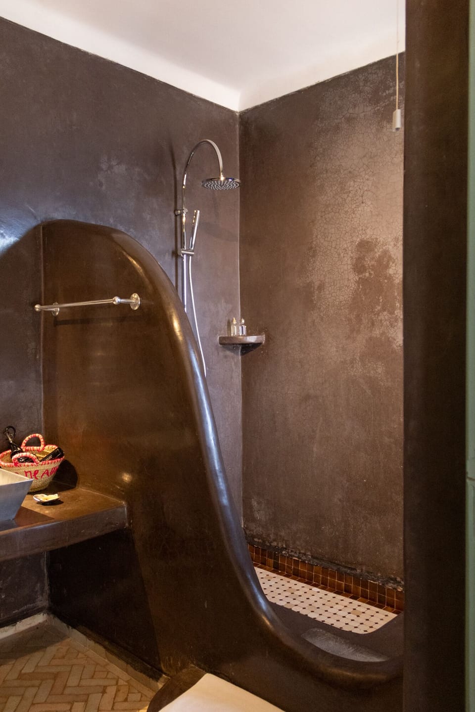Deluxe Studio, 1 Bedroom | Bathroom | Shower, hair dryer, bidet, towels