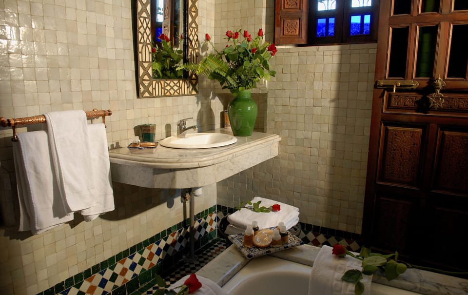 Double Room (Nacer) | Bathroom | Free toiletries, hair dryer, towels