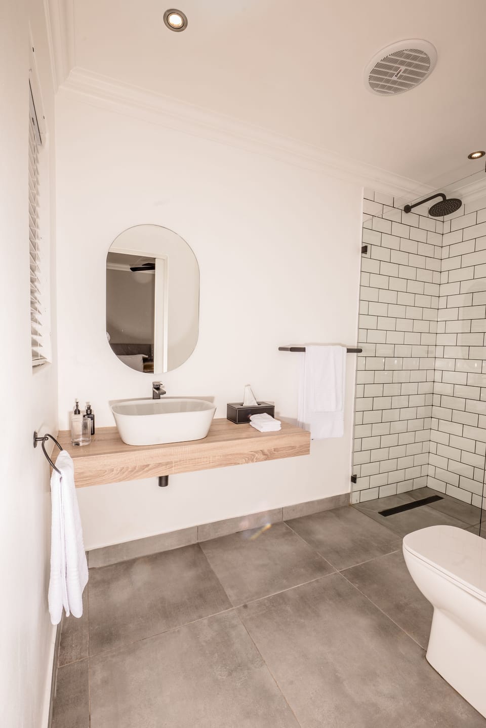 Basic Room | Bathroom | Shower, free toiletries, hair dryer, bathrobes