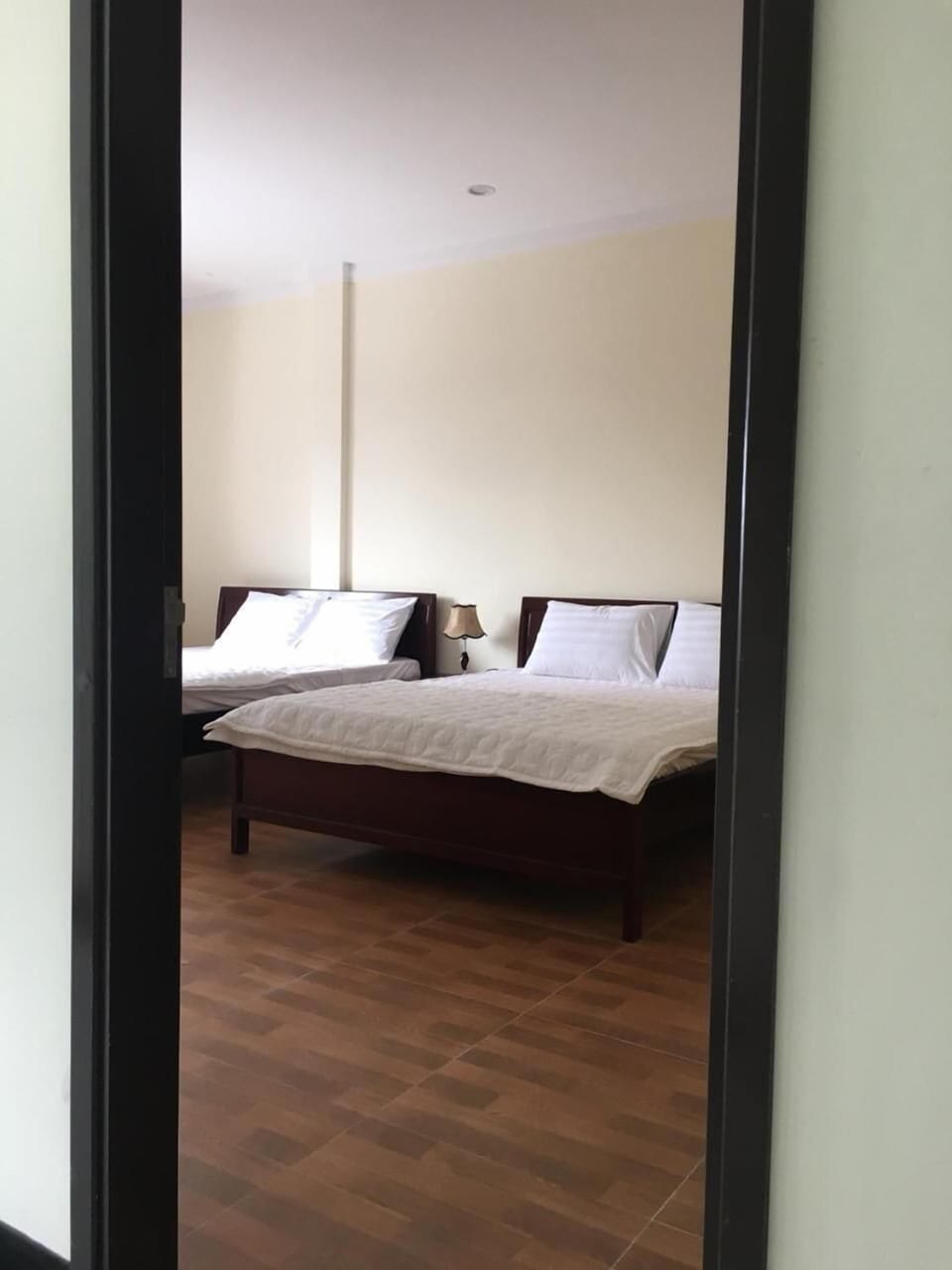 Desk, soundproofing, free WiFi, bed sheets