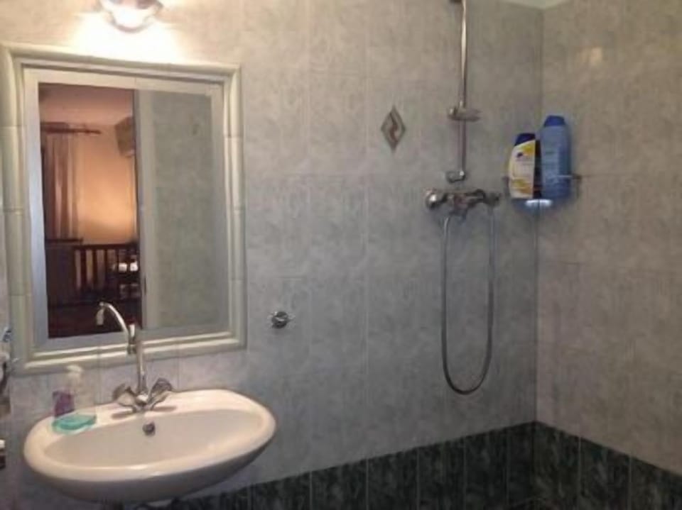 Shower, towels