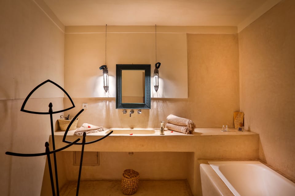 Comfort Suite | Bathroom | Towels, shampoo