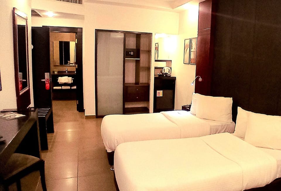 Hypo-allergenic bedding available, minibar, in-room safe
