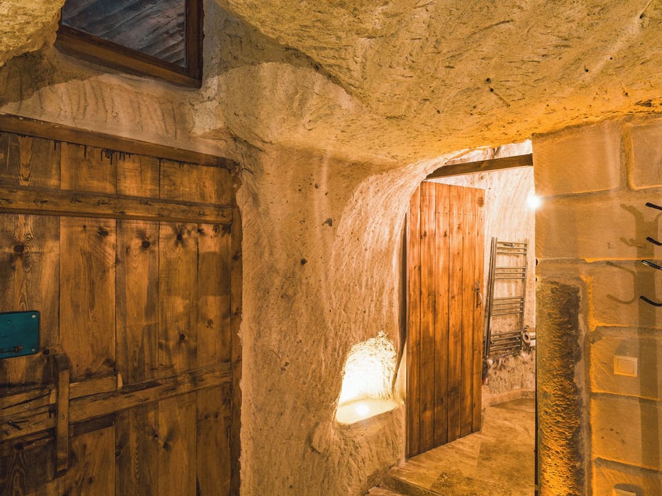 Room 3 Standard Cave Room | Premium bedding, minibar, individually decorated, individually furnished