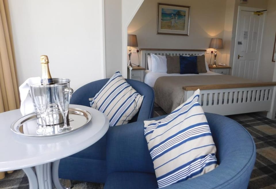 Turret Room, Double Sea View | Premium bedding, blackout drapes, iron/ironing board, free WiFi