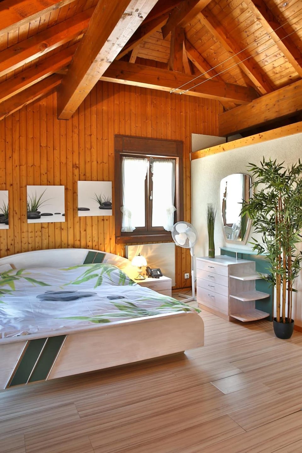 Minibar, individually furnished, desk, free WiFi