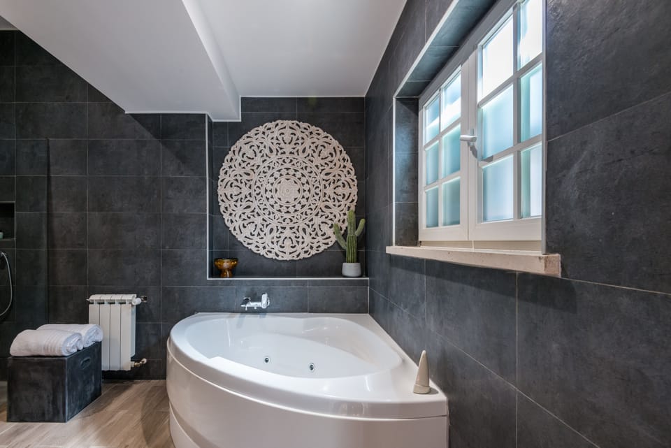 Premium Room, 1 King Bed | Bathroom | Hair dryer, slippers, towels