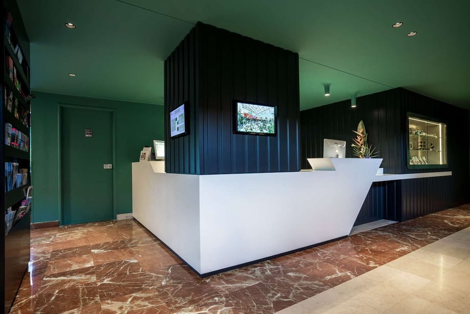 Best Western La Marina Hotel in Saint-Raphael