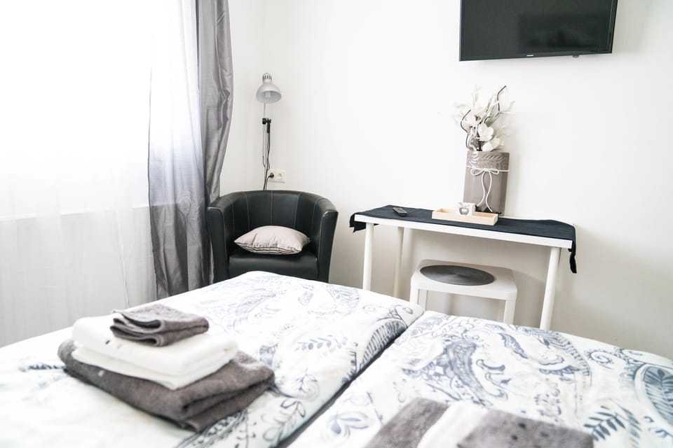 Deluxe Double Room, 1 King Bed (Beige/Grey Nr 7) | Egyptian cotton sheets, premium bedding, individually decorated