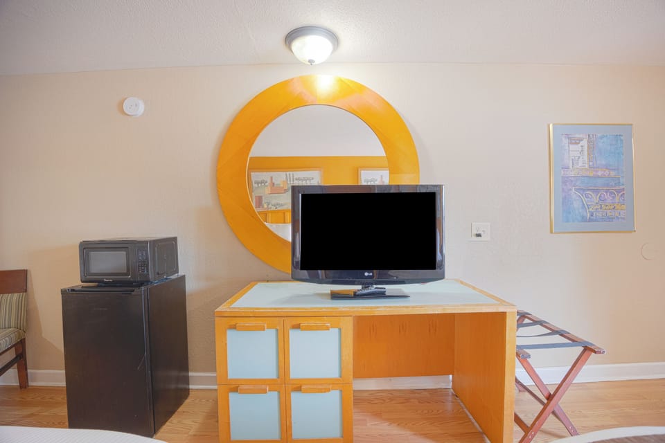 Standard Room, 2 Double Beds, Mobility Accessible, Non Smoking | Desk, blackout drapes, soundproofing, WiFi (free)
