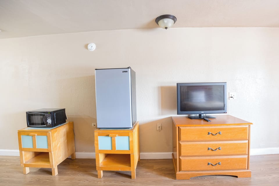 Family Studio, Multiple Beds | Desk, blackout drapes, soundproofing, WiFi (free)