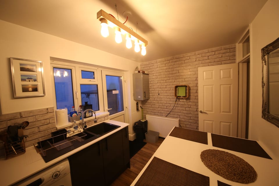Apartment, 3 Bedrooms, Non Smoking | Private kitchen | Full-size fridge, microwave, oven, stovetop