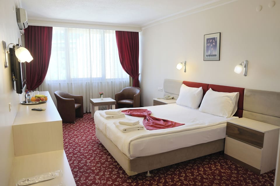 Premium bedding, minibar, in-room safe, desk